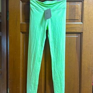Lemon lime colored NWT Nike girls leggings!